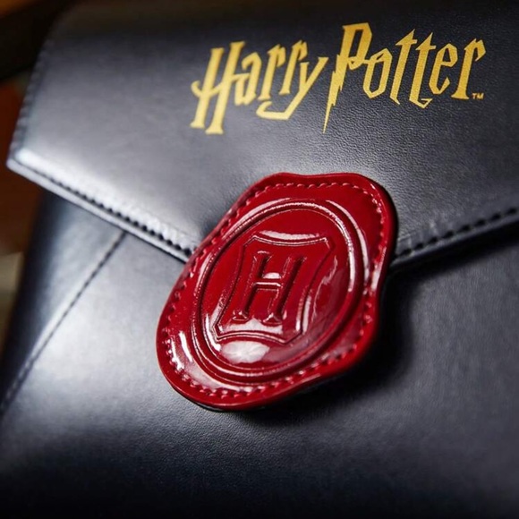 Warner Bros. Black and Gold Harry Potter Cosmetic Bag - Picture 7 of 7